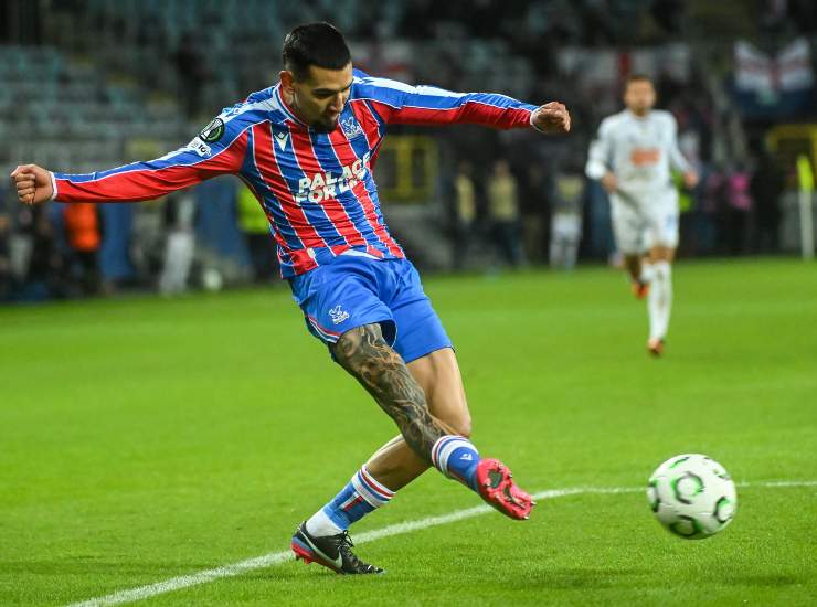 Munoz calcia la palla