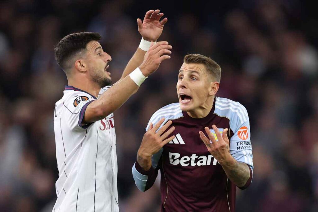 Digne in primo piano contro il Bologna